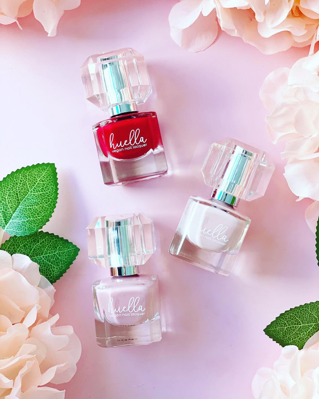 Huella Organic red nail polish