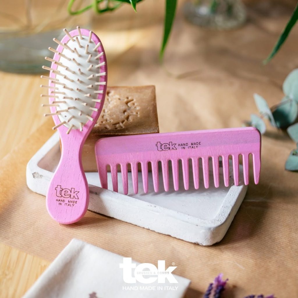 Tek pink air brush and comb