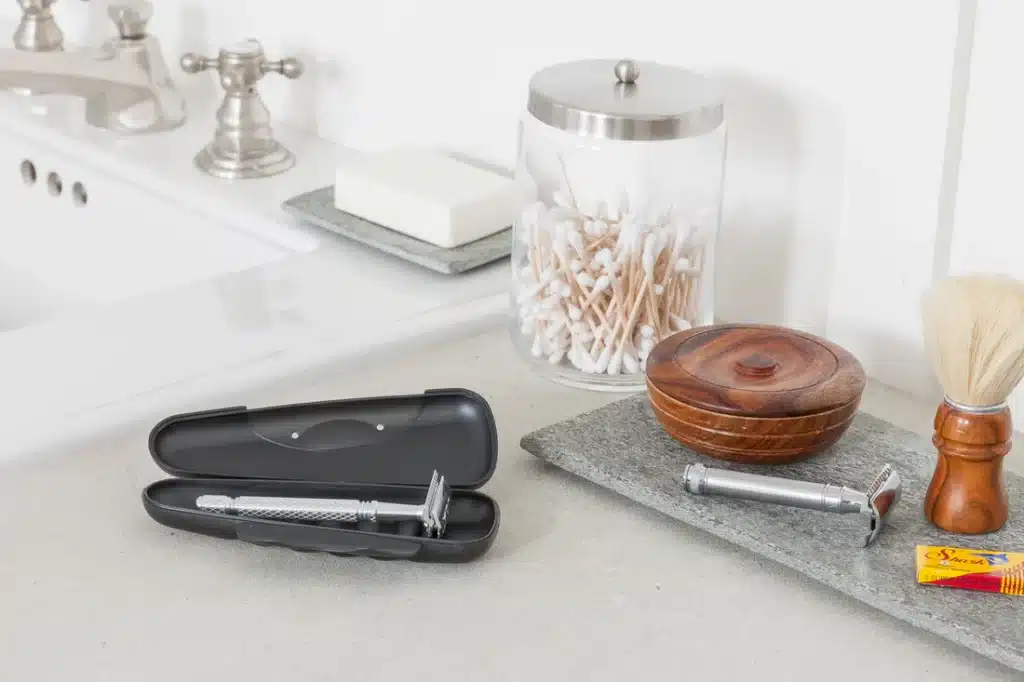 Radius Razor Travel Size Case