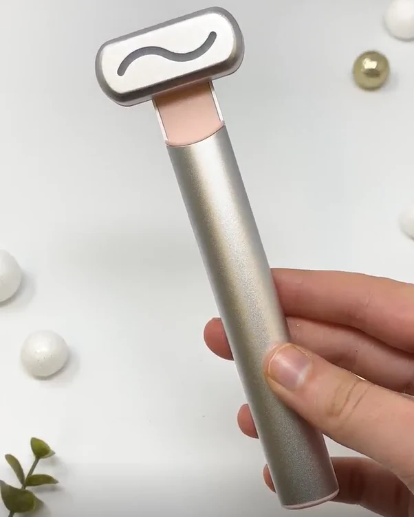 Poofy Organics Red-Light Therapy Face & Neck Wand review